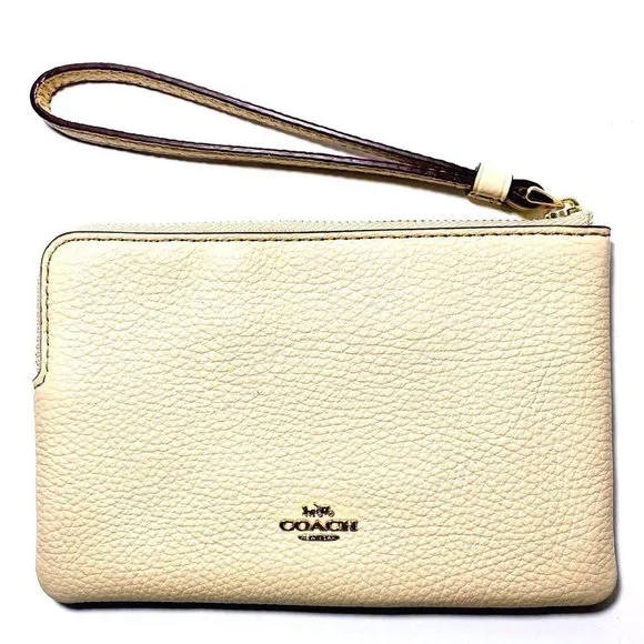 Coach X Peanuts Corner Zip Wristlet Bag Snoopy & Friends Ice Skating - Picture 4 of 9